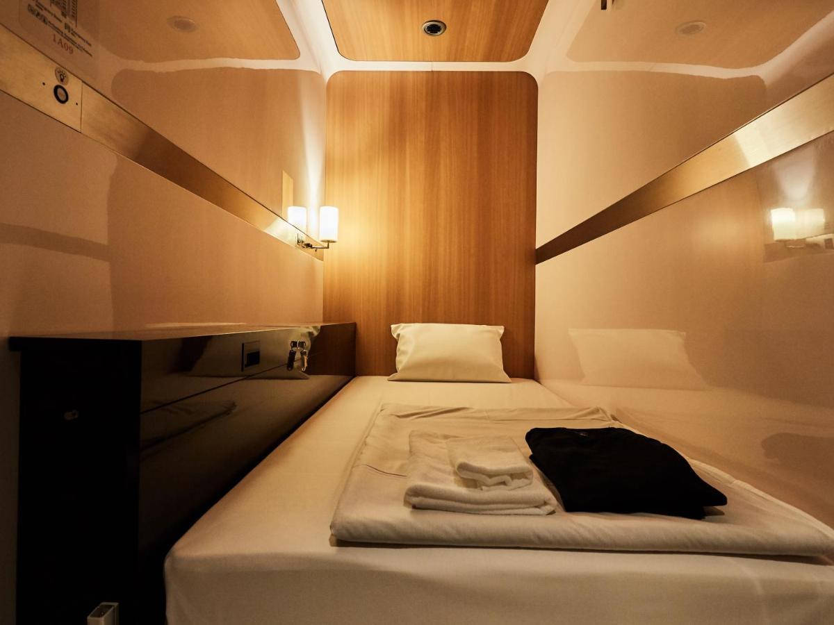 אוסקה First Cabin Nishi Umeda מראה חיצוני תמונה