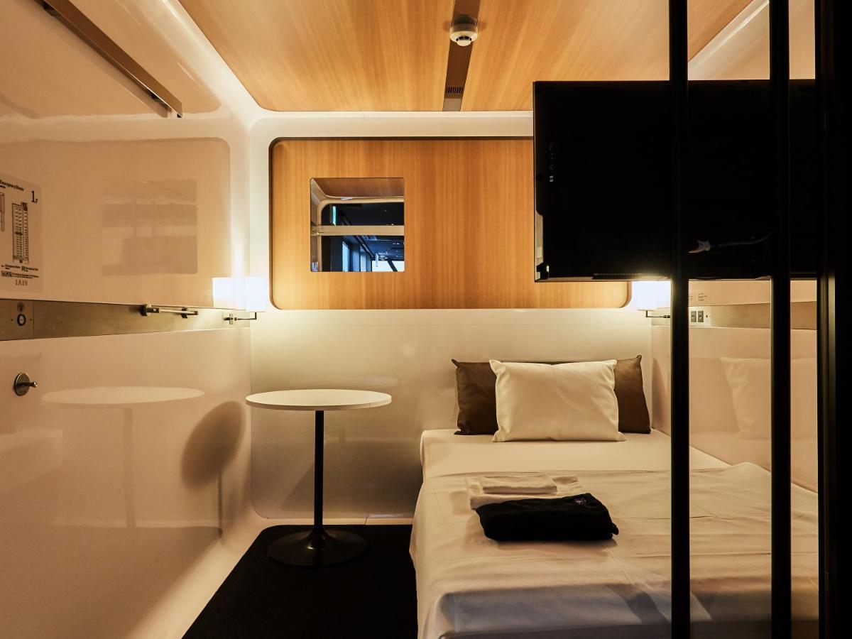 אוסקה First Cabin Nishi Umeda מראה חיצוני תמונה